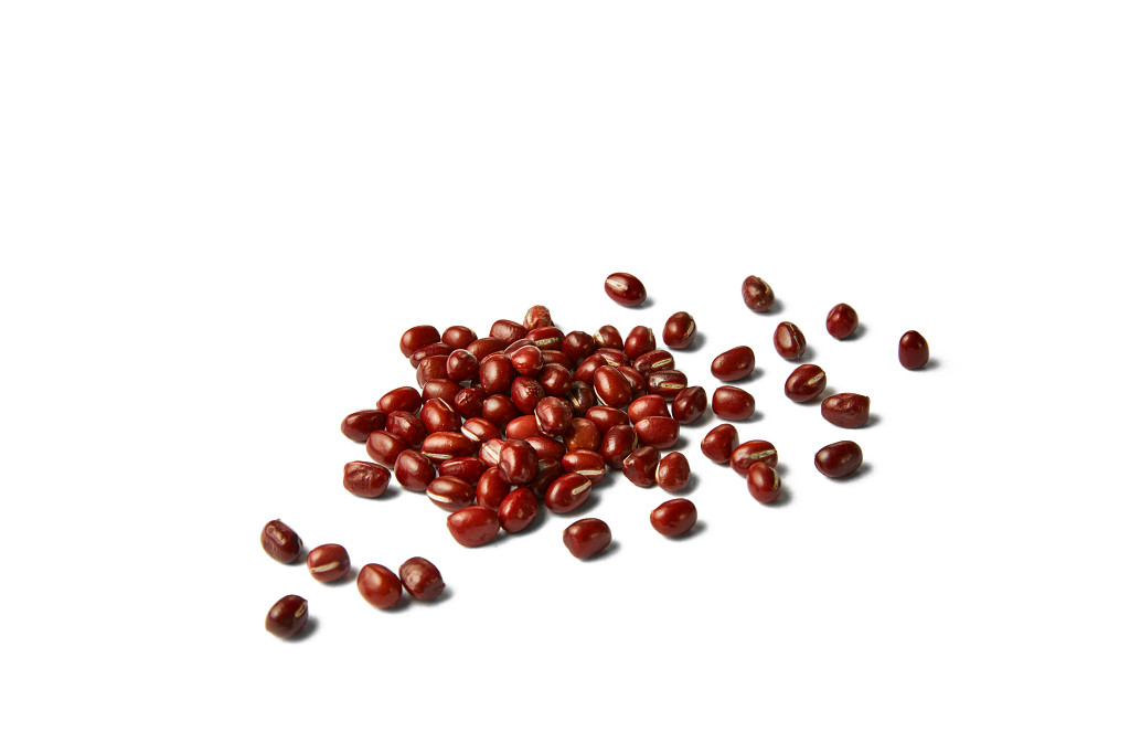 白底粮食豆子红豆一堆红豆珍惜粮食珍爱粮食