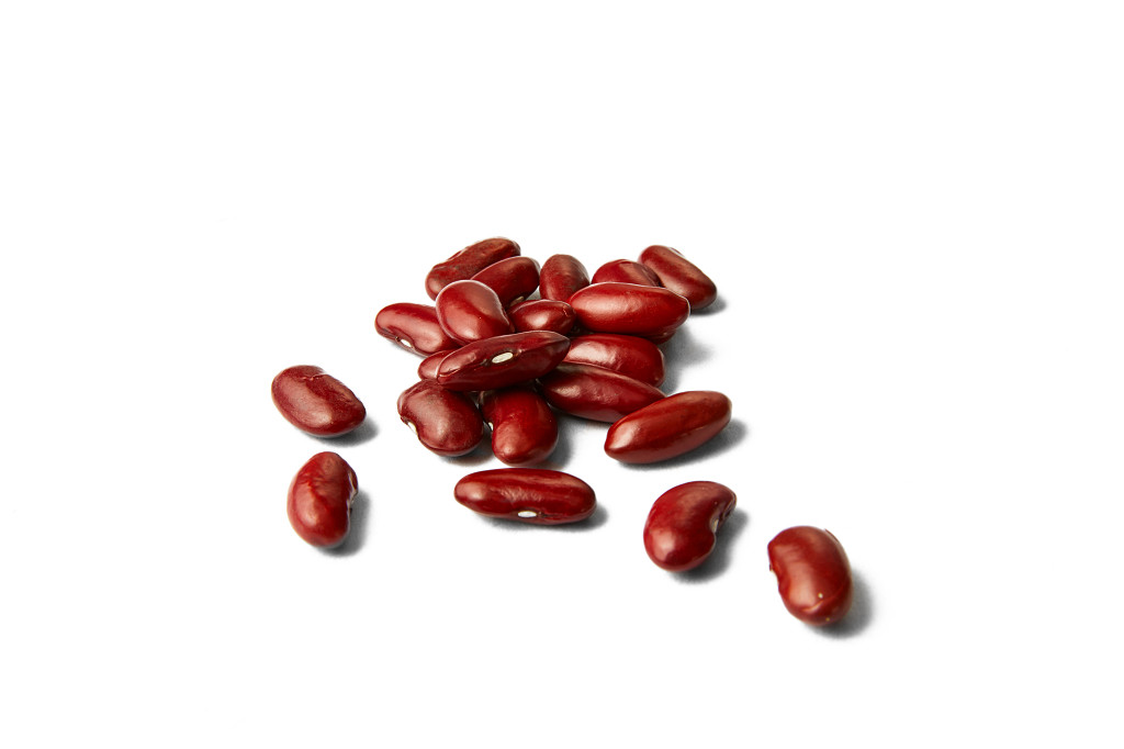 白底粮食豆子红芸豆散落红芸豆几粒红芸豆珍惜粮食