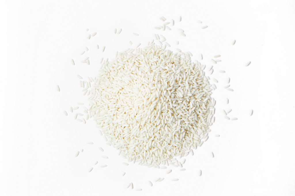 白底粮食长糯米米粒长糯米堆散落长糯米珍惜粮食