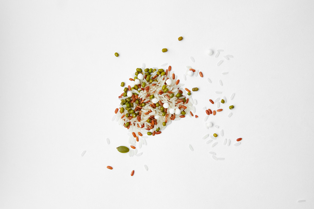 灰底粮食百合粥散落粮食一堆粮食珍惜粮食