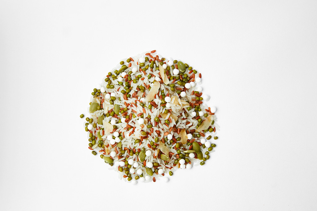 灰底粮食散落粮食一堆粮食珍惜粮食百合粥