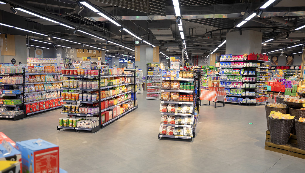 实拍超市大空间画面超市货架大型超市超市内景超市商品