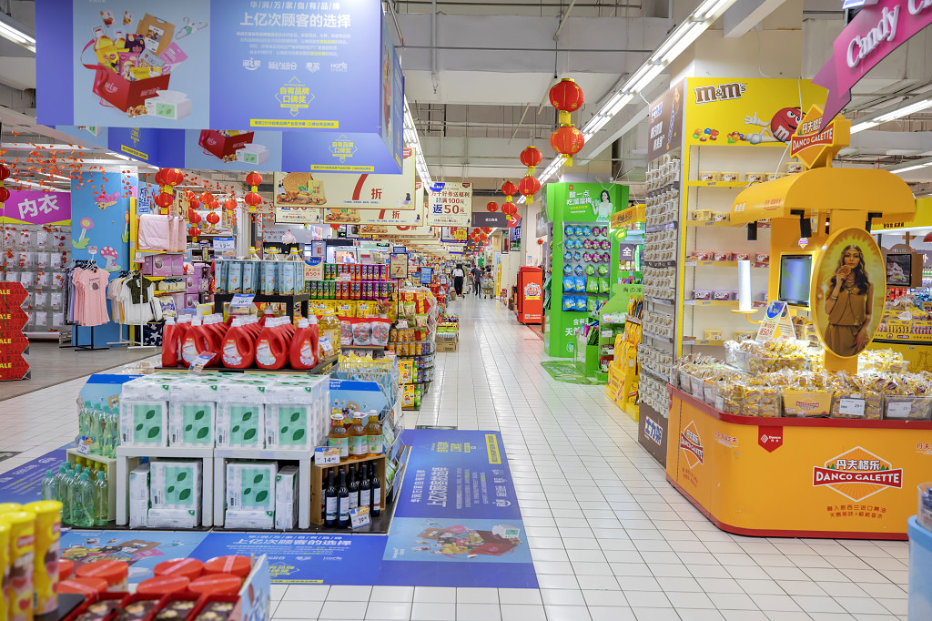 实拍超市内景超市购物超市超市货架大型超市大空间画面