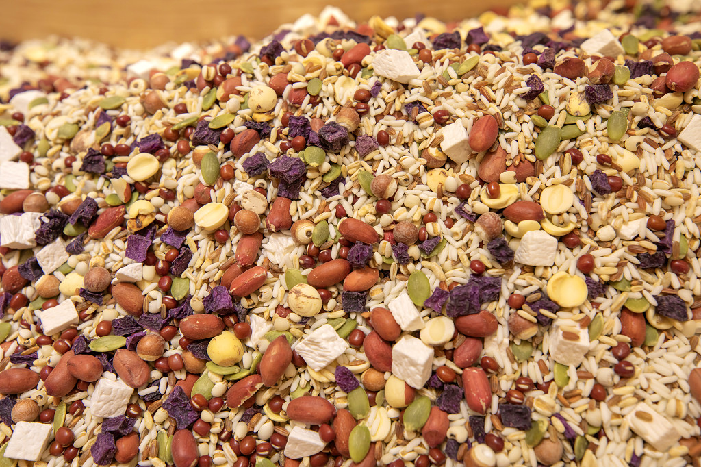 实拍陈列食品五谷杂粮谷物特写八宝粥水果粥