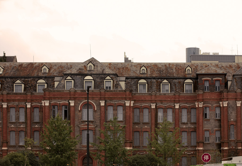 红色房子复古楼房房子路边房子路边店铺