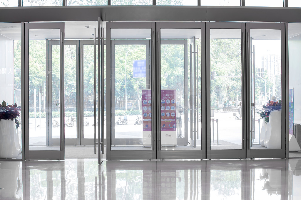 商场门口商场入口商场大门商场门口