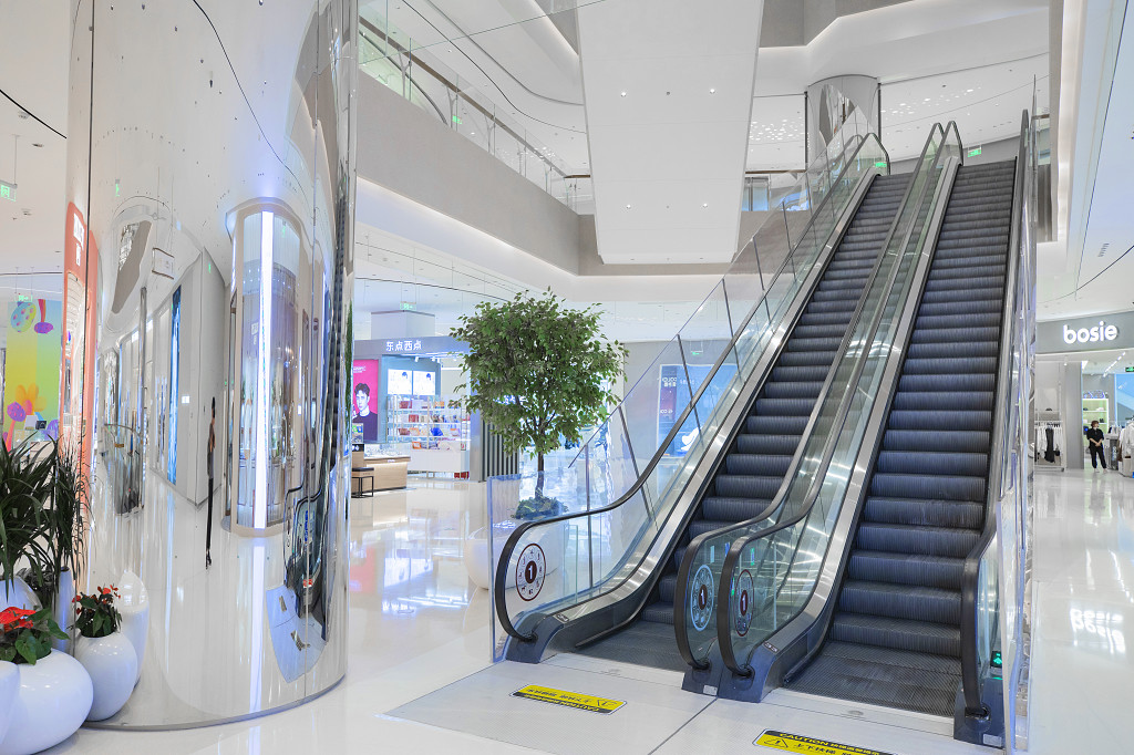 商场内景商场电梯商场扶梯商场内部