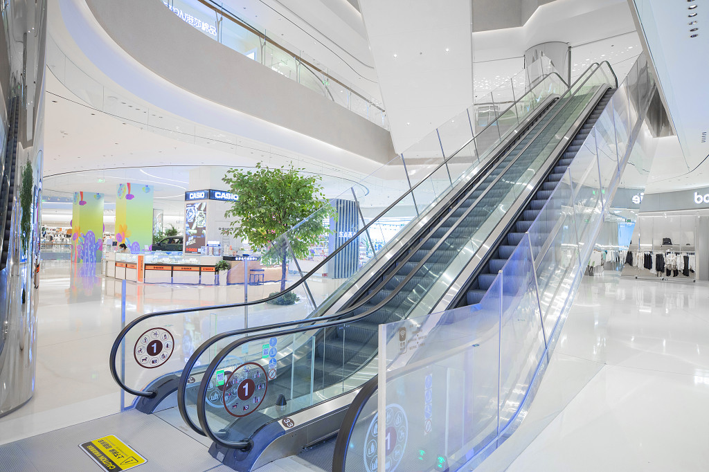 商场内景扶梯电梯商场电梯商场扶梯