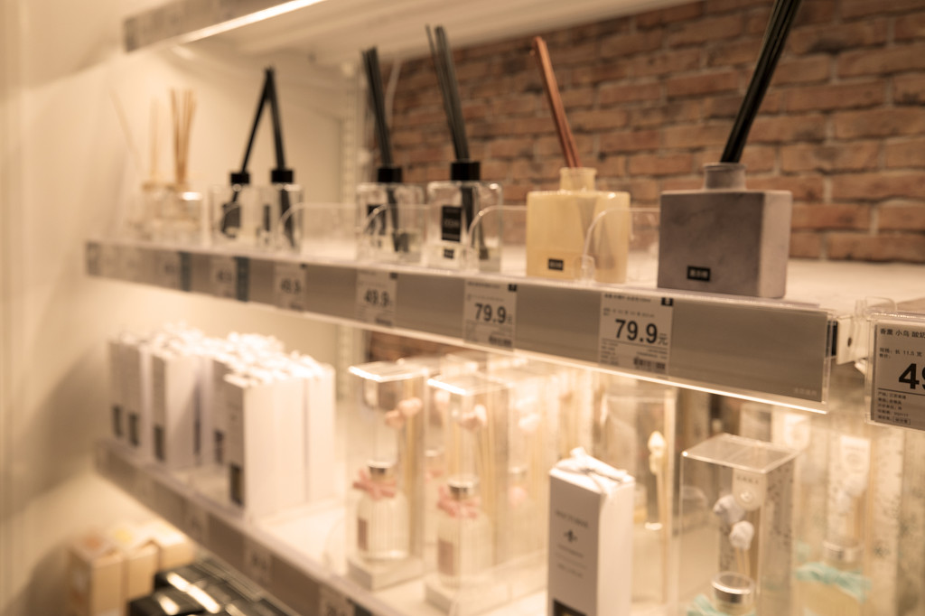 实拍商品特写商品货架日用品货架香薰货架香薰产品