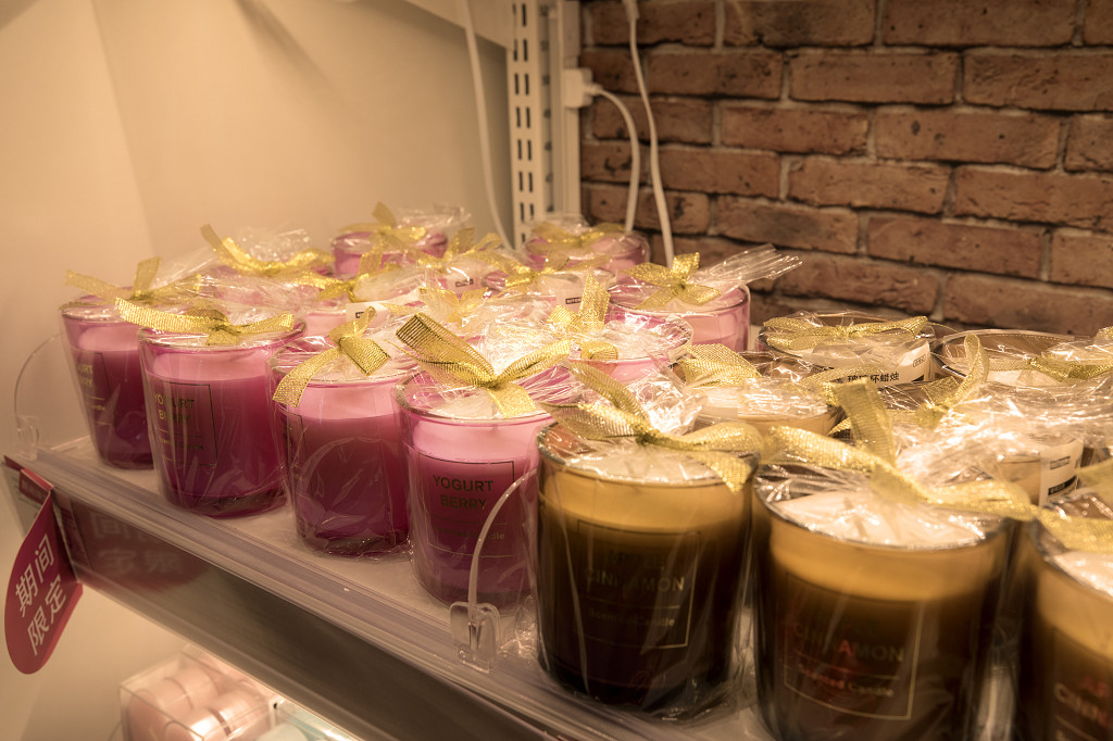 实拍商品特写商品货架日用品货架蜡烛货架蜡烛特写