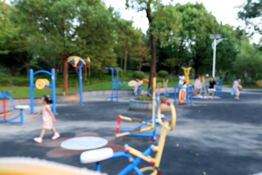 公园健身器材锻炼区健身区休闲锻炼