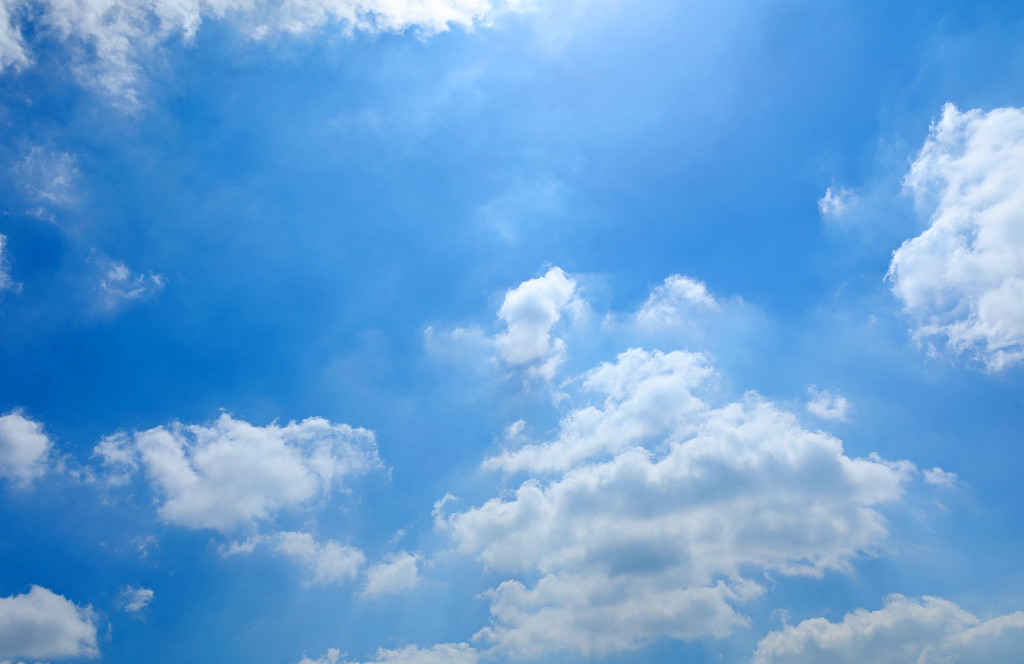 实拍晴天蓝天白云太阳阳光云彩云朵自然风光