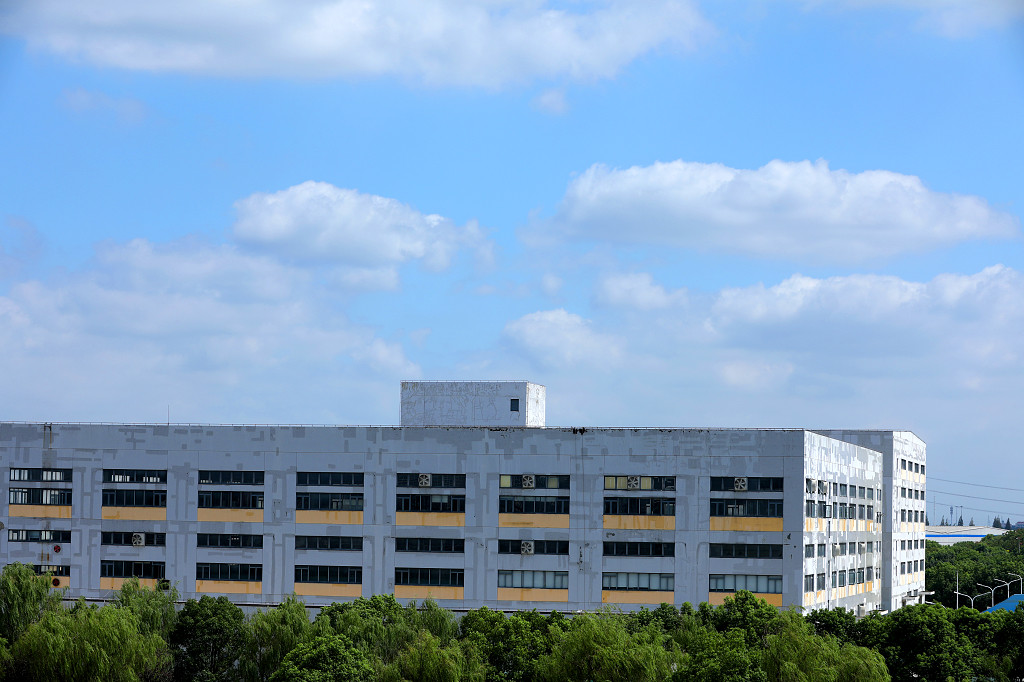 实拍楼房建筑城市建筑蓝天白云太阳阳光云彩云朵晴天