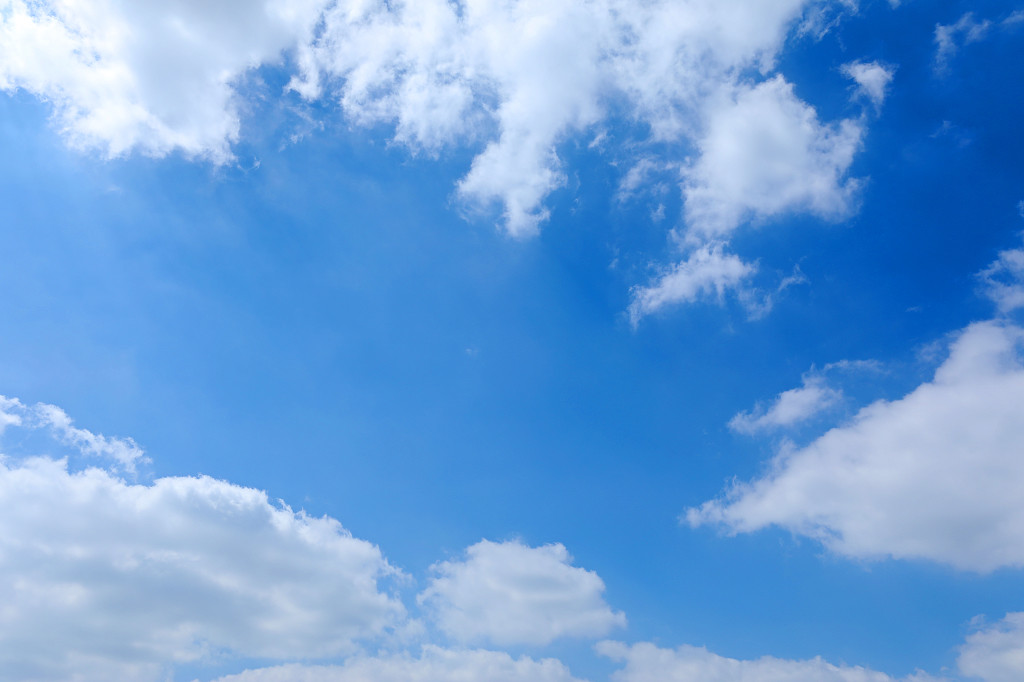 实拍太阳阳光蓝天白云云彩云朵多云晴天自然风光