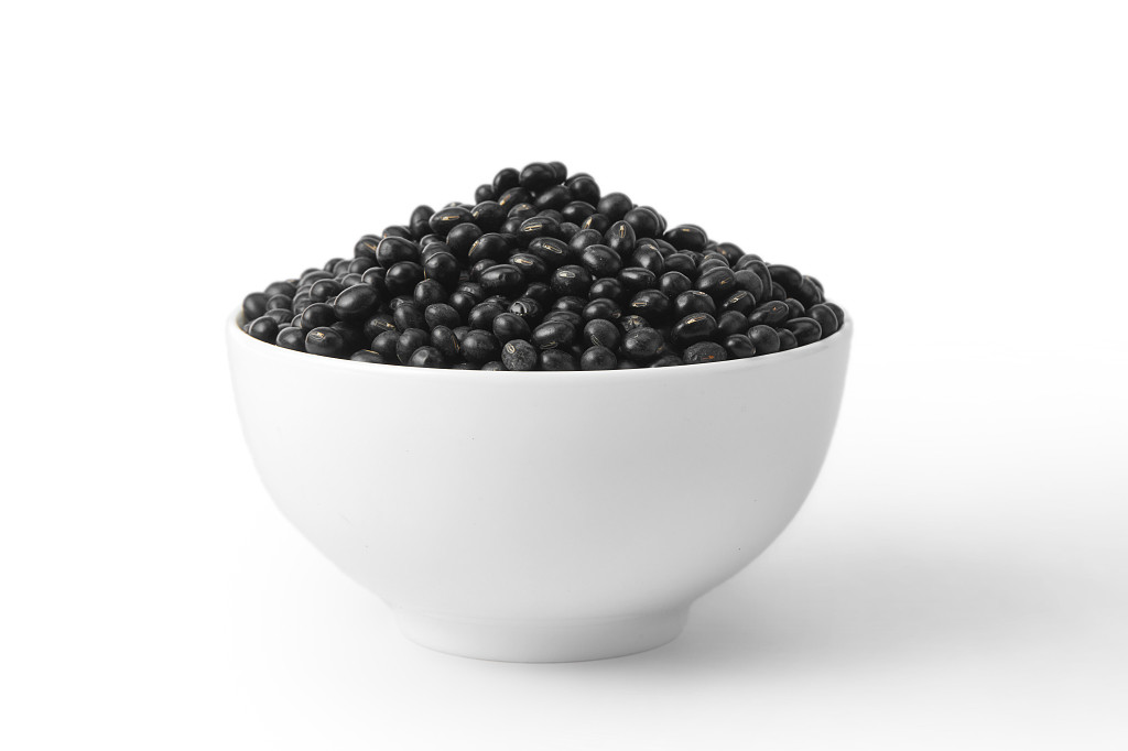 白底白碗瓷碗黑豆一碗黑豆