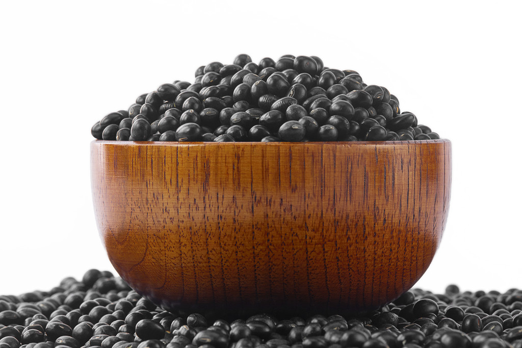 白底木碗黑豆一碗黑豆一侧黑豆