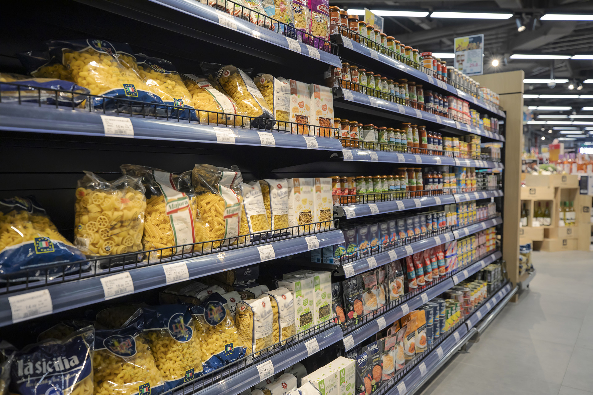 超市超市货架超市食品超市零食