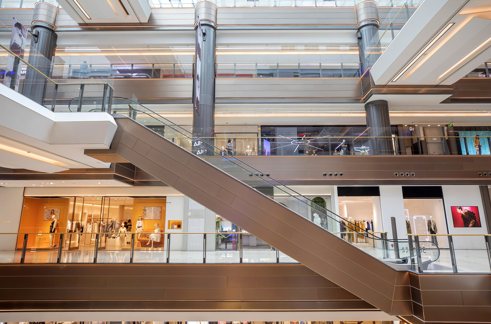 商场扶梯商场电梯商场多层大空间多商店画面