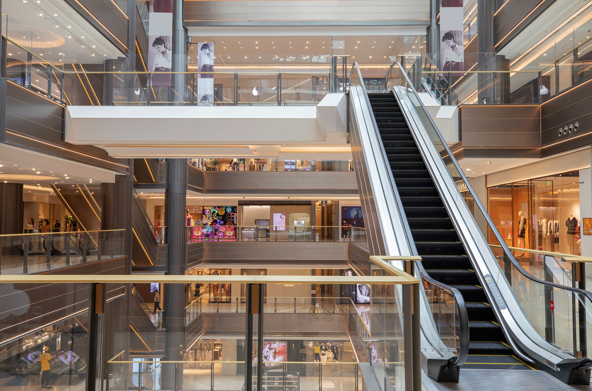 商场多层大空间商场走廊商场扶梯商场电梯