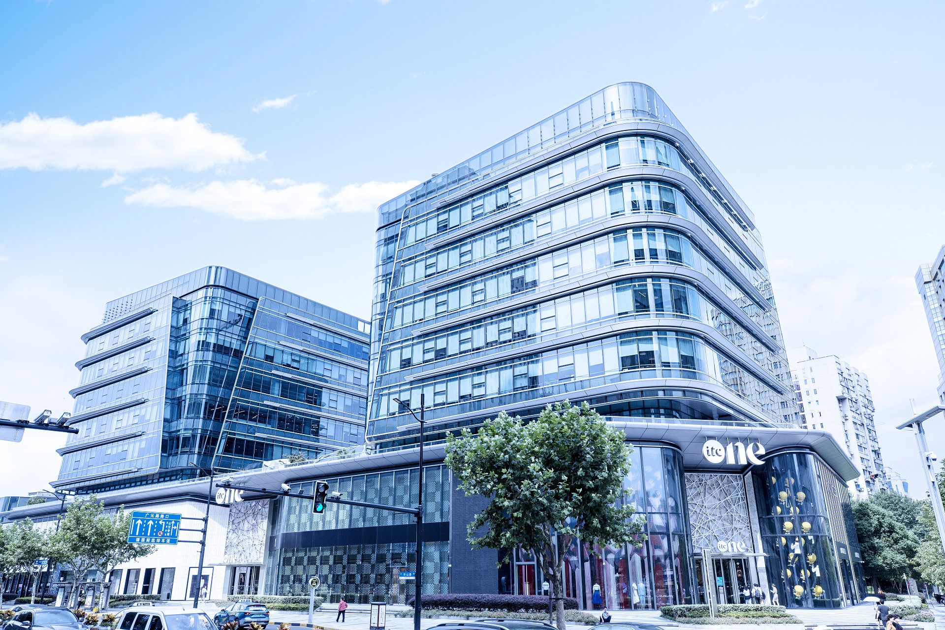 商场入口建筑全景商场外景商场门头蓝天白云