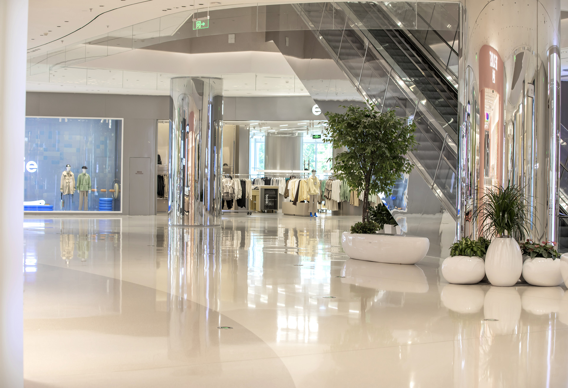 商场走廊商场通道商场内部商场室内商场电梯商场扶梯