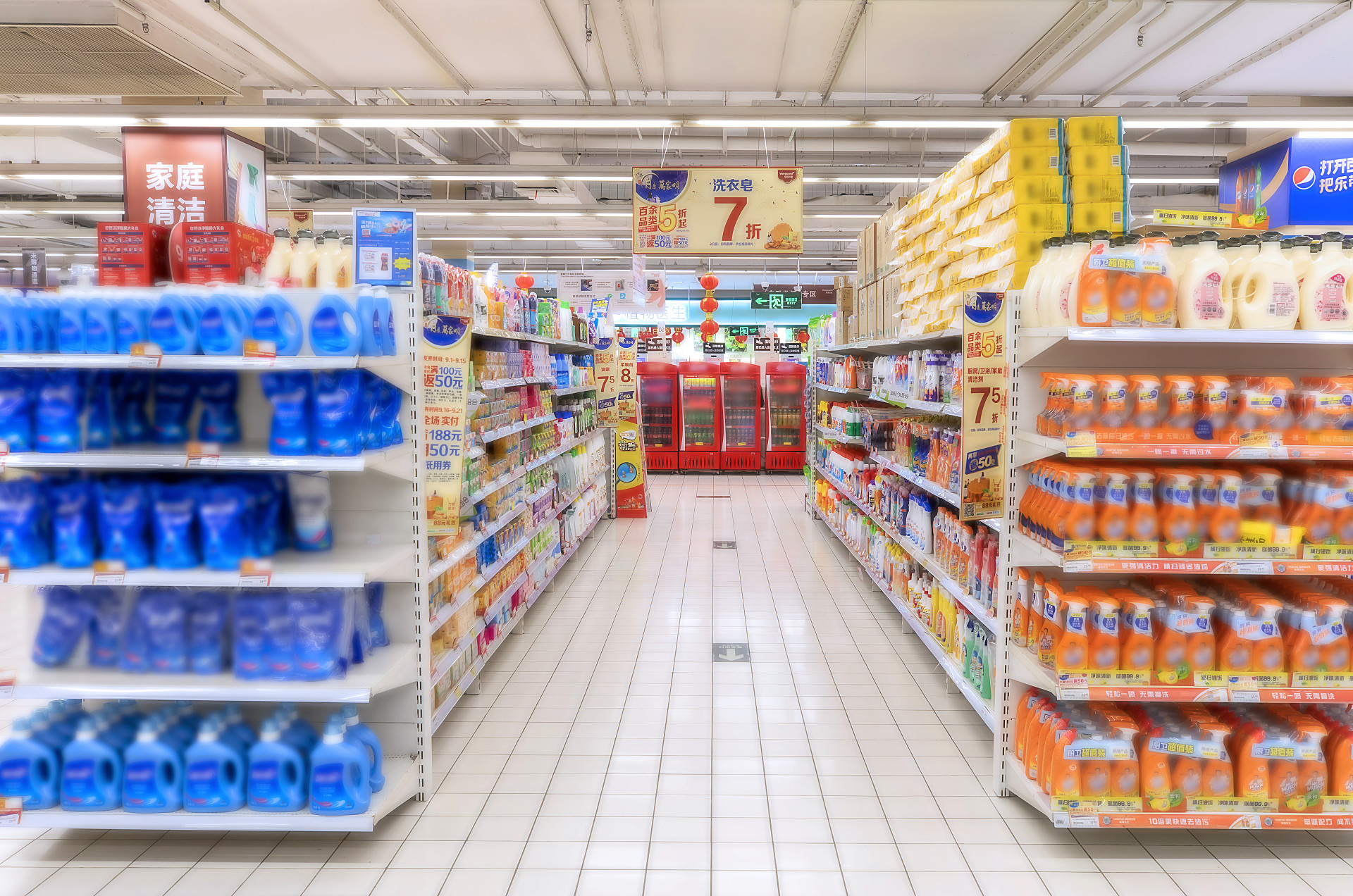 超市大空间画面超市货架超市内景