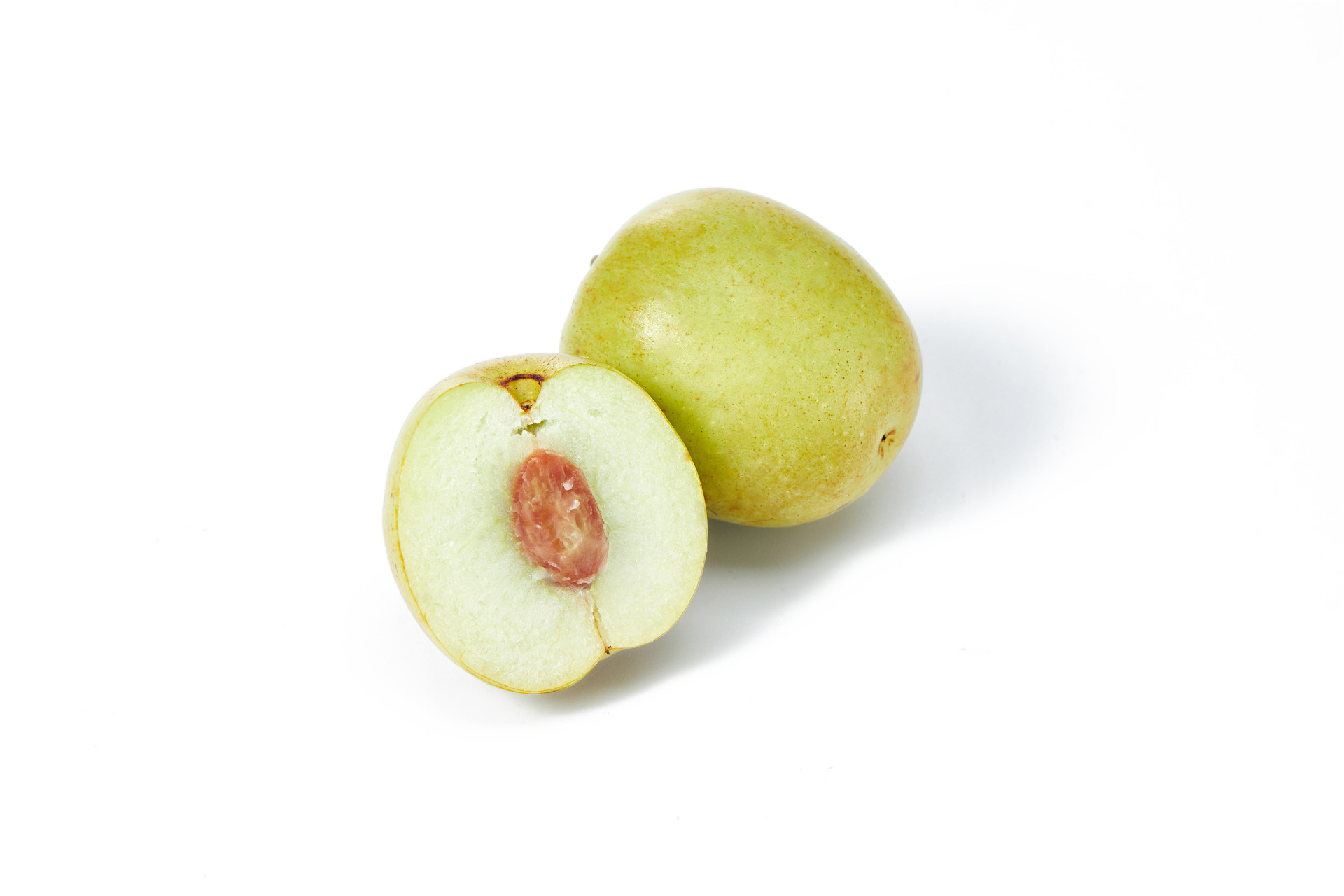 白底水果切开冬枣切开鲜枣枣鲜枣枣子大枣冬枣