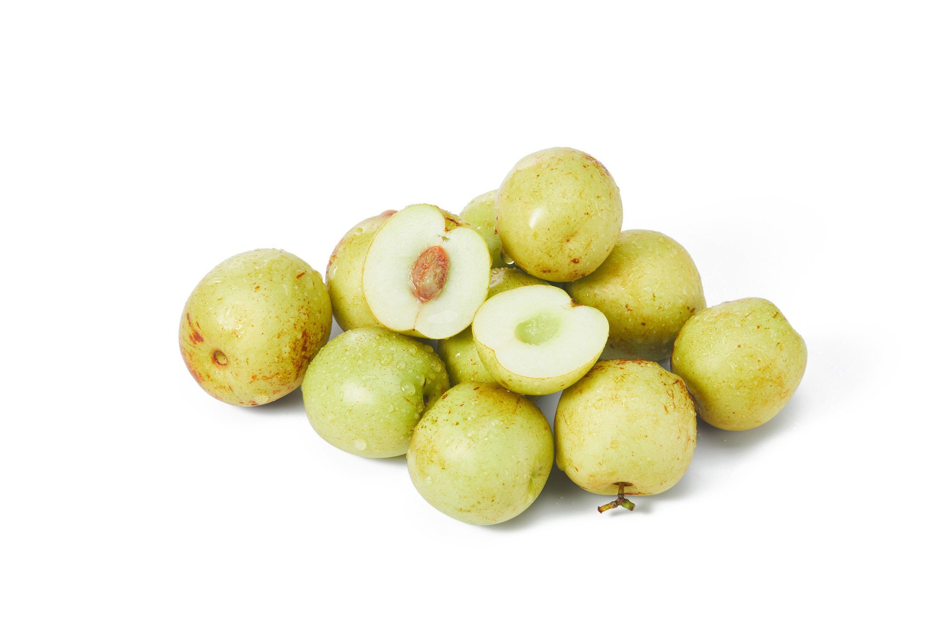 白底水果一堆冬枣切开冬枣枣鲜枣枣子大枣冬枣