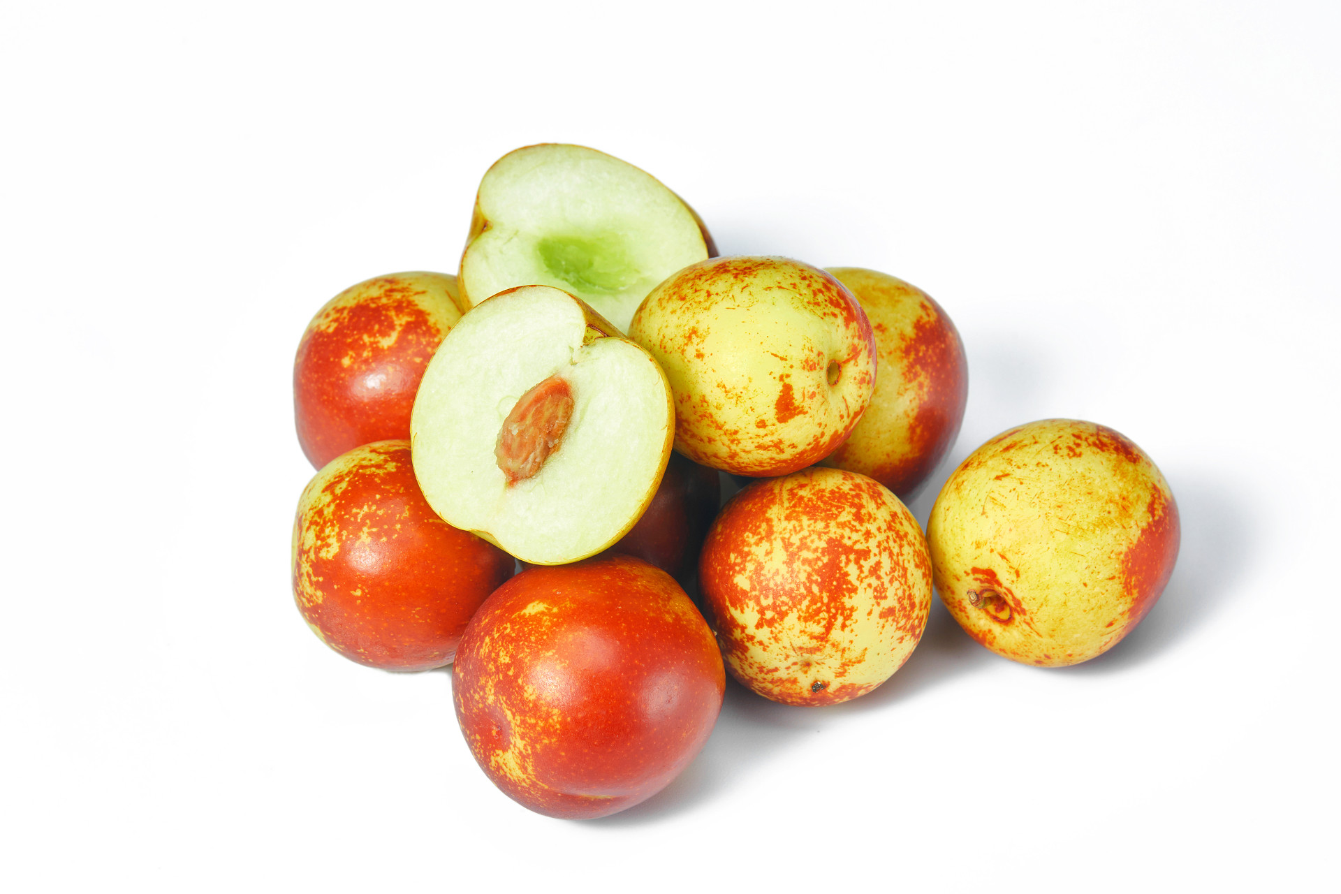 白底水果枣鲜枣枣子大枣冬枣一堆冬枣切开冬枣