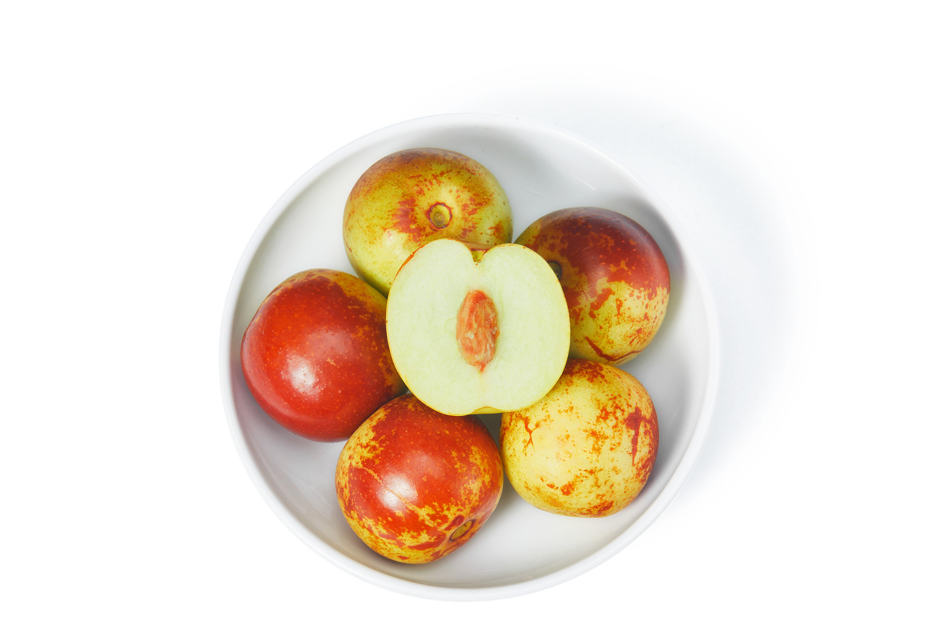 白底盘子一盘冬枣切开冬枣枣鲜枣枣子大枣冬枣