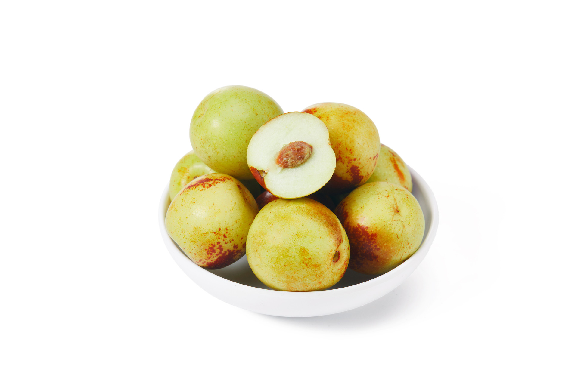 白底盘子一盘冬枣切开冬枣枣鲜枣枣子大枣冬枣