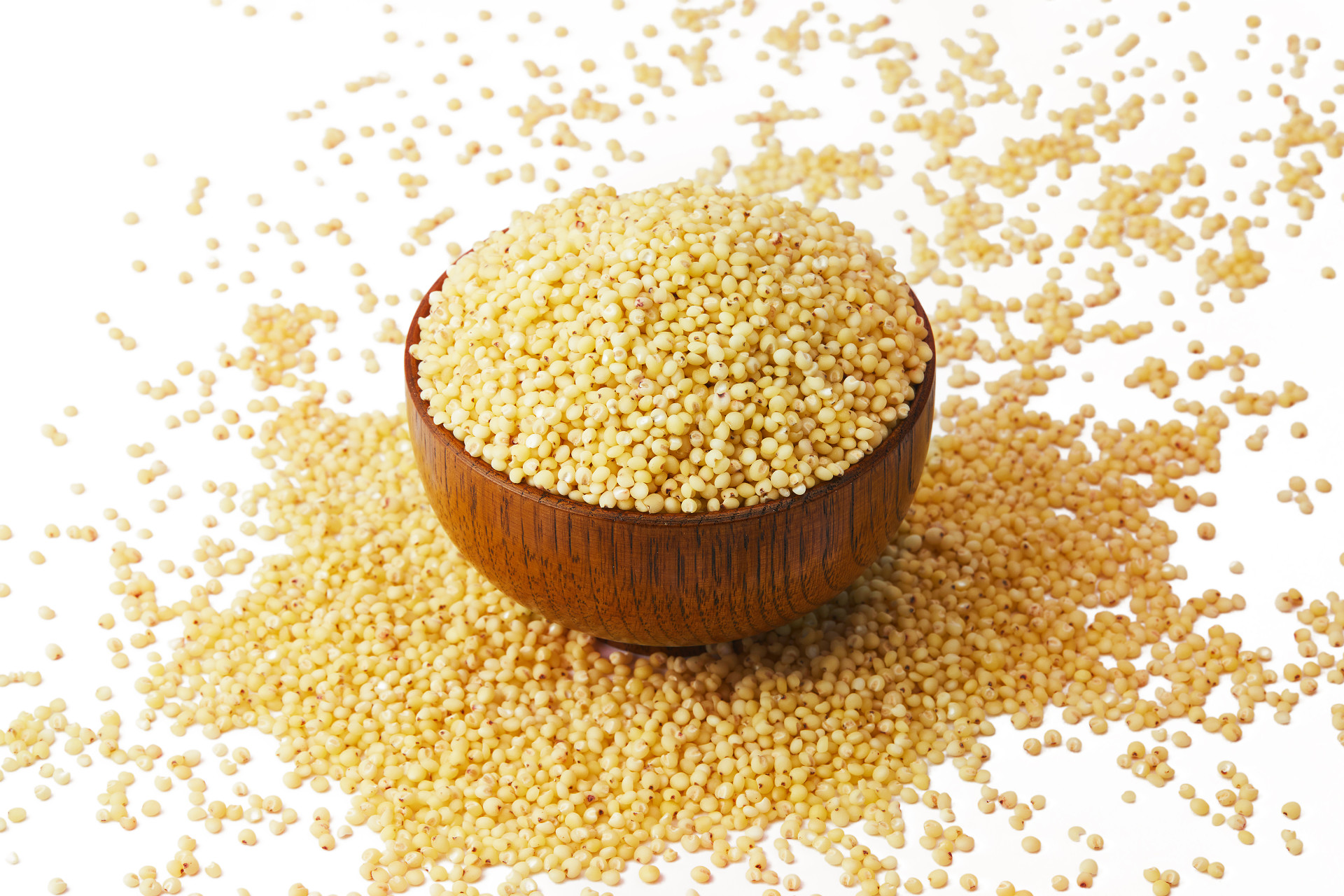 白底木碗高粱米一碗高粱米散落高粱米散落粮食散落米粒