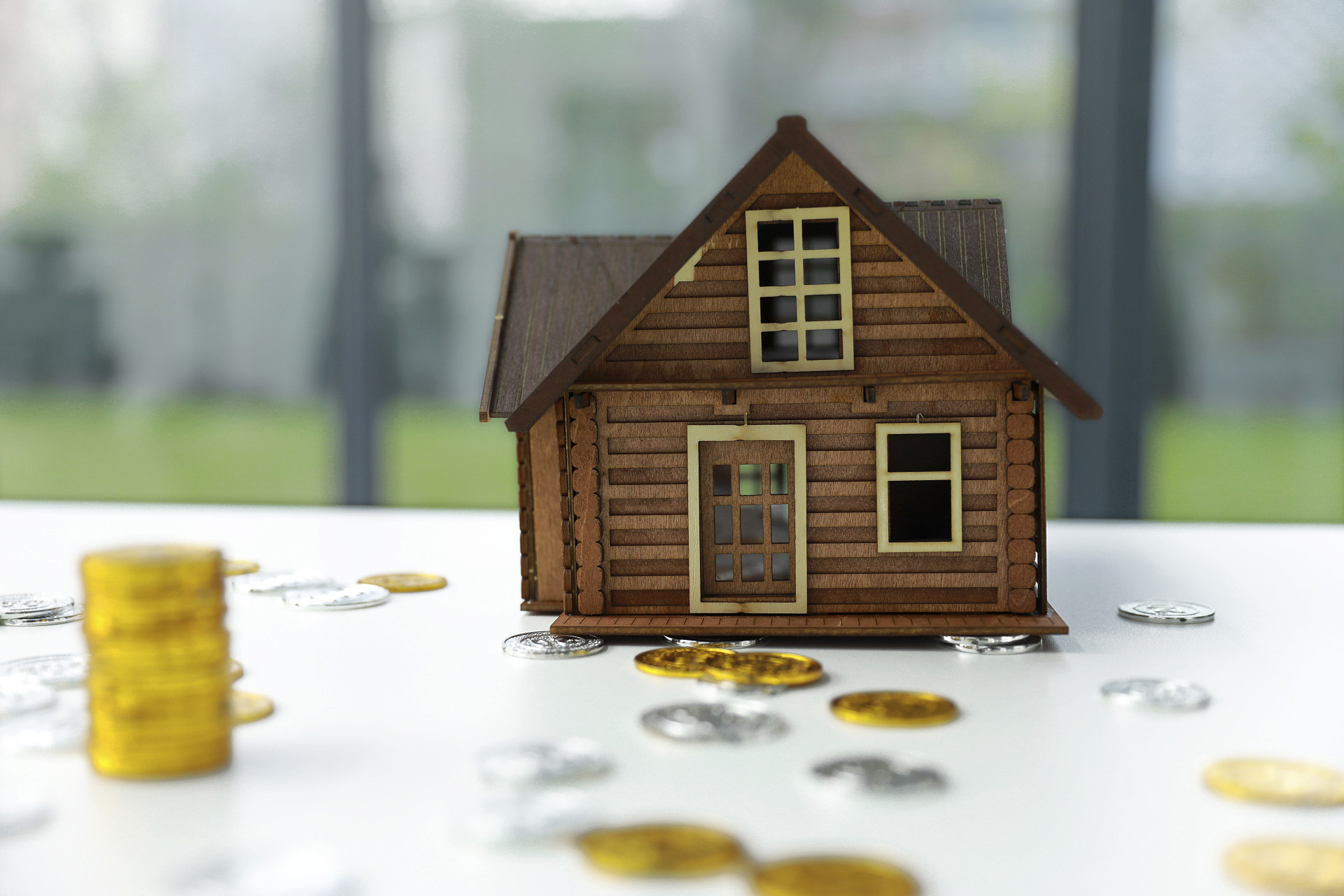 商务房子模型金币银币散落金币房屋投资房产房地产