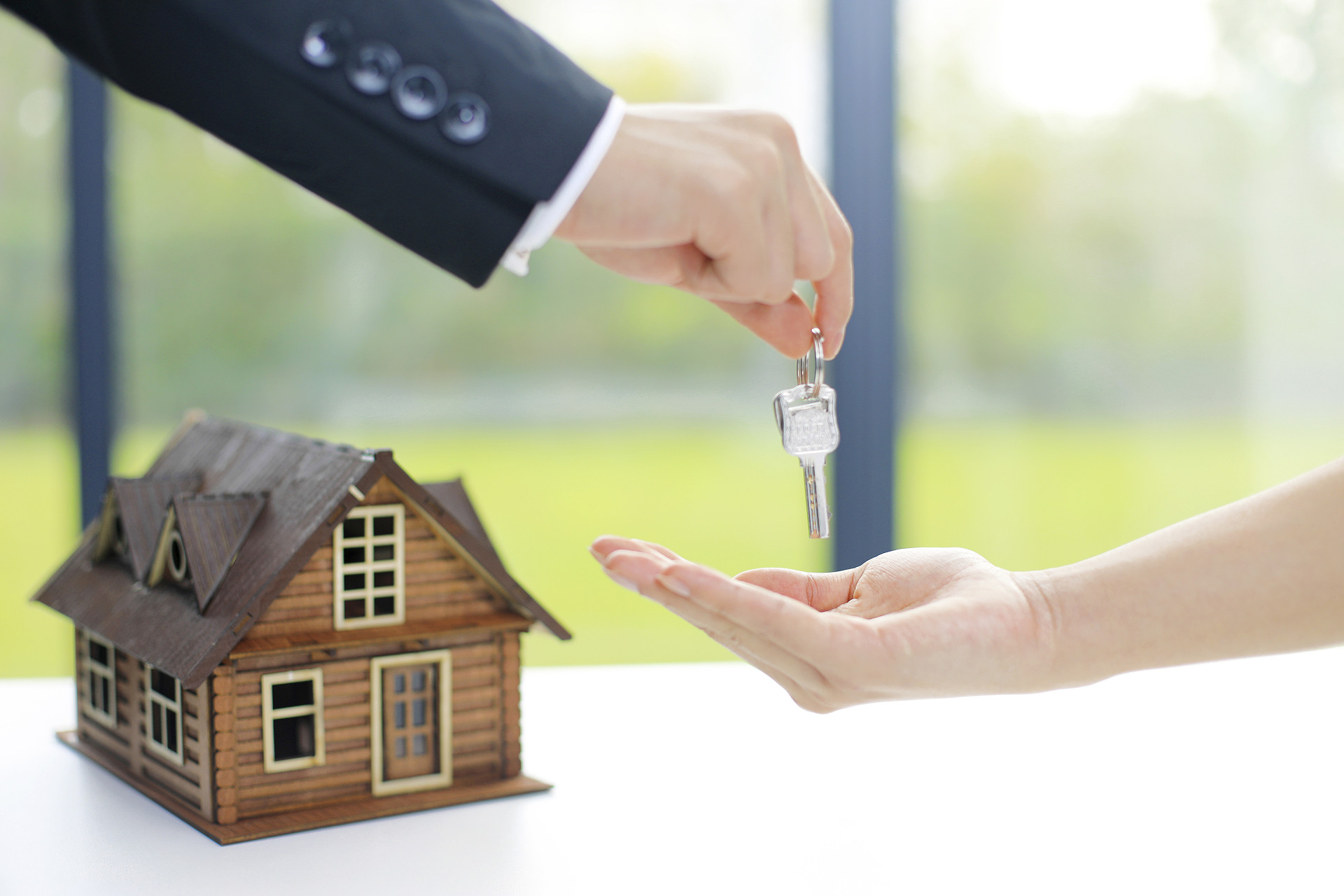 商务人像房屋房产房地产交钥匙购房