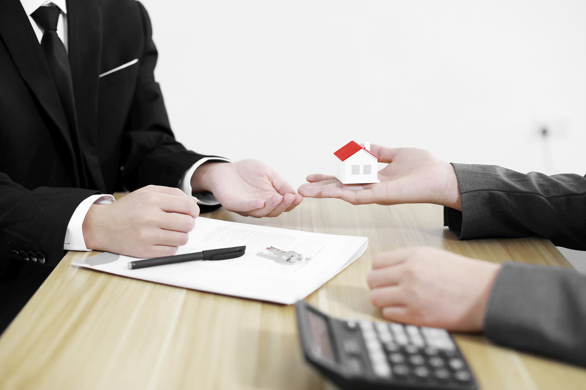 商务人像购房交房房产房地产交房子