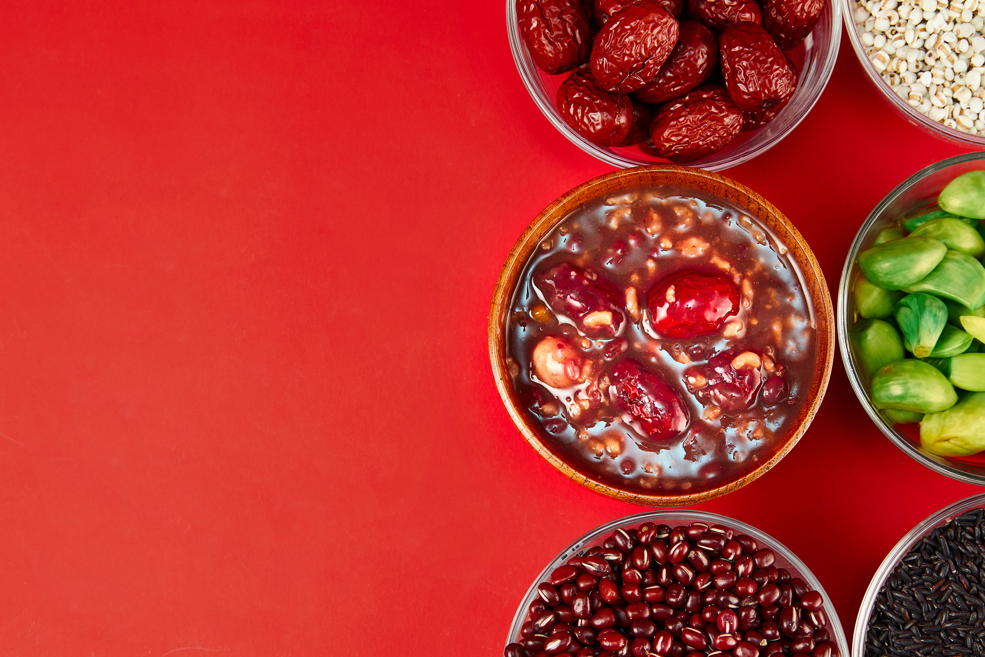 红底木碗一碗腊八粥腊八节元素腊八蒜红豆粮食