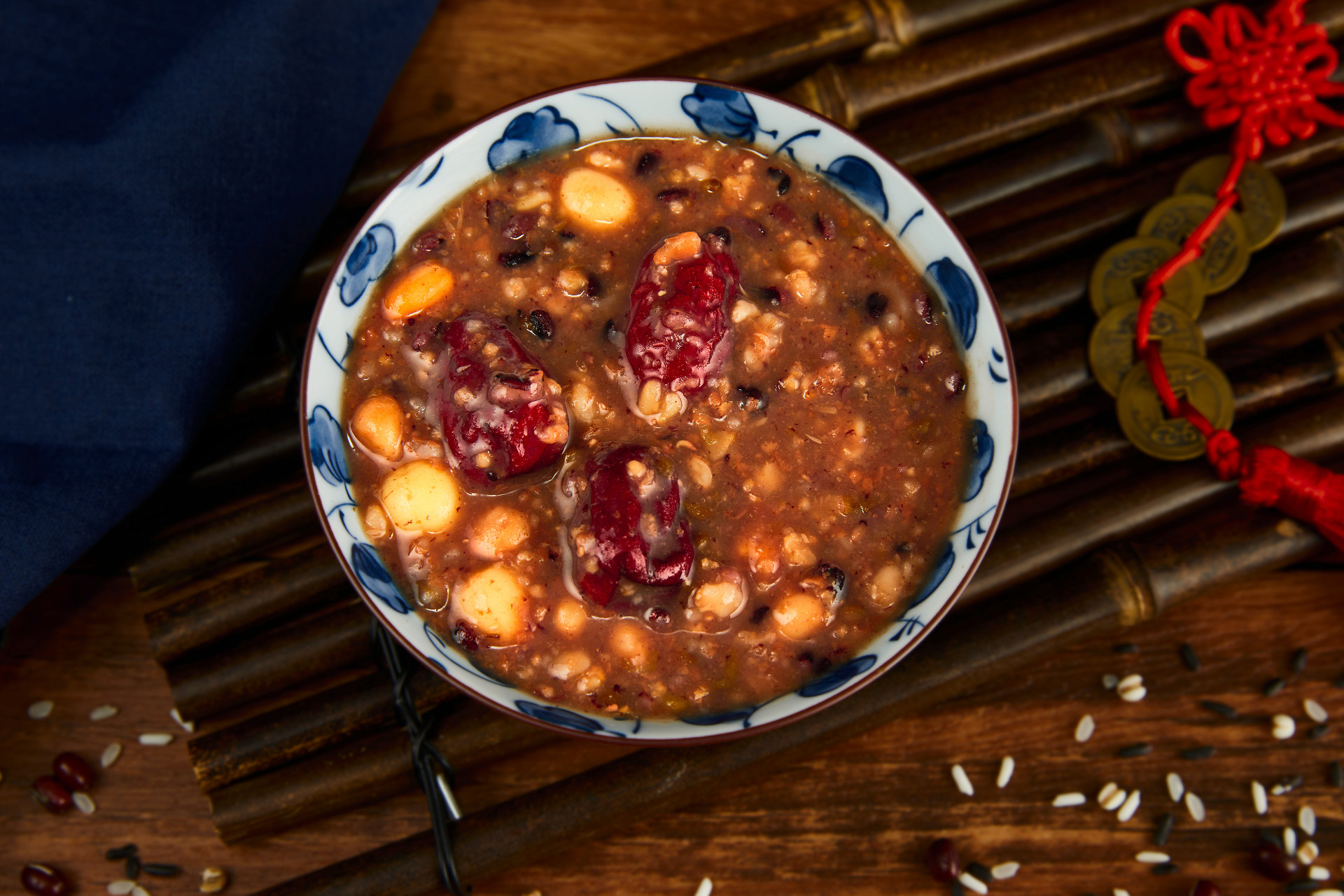 俯视图瓷碗竹排腊八节腊八粥铜钱挂饰新春挂饰