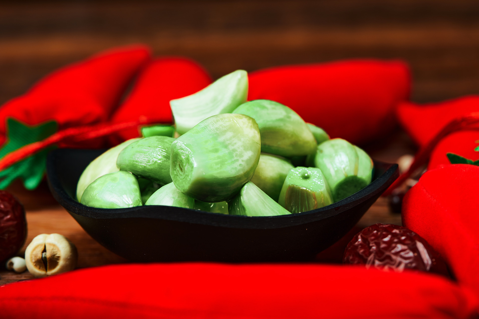 模糊背景食物特写腊八蒜一碟腊八蒜新春元素腊八节