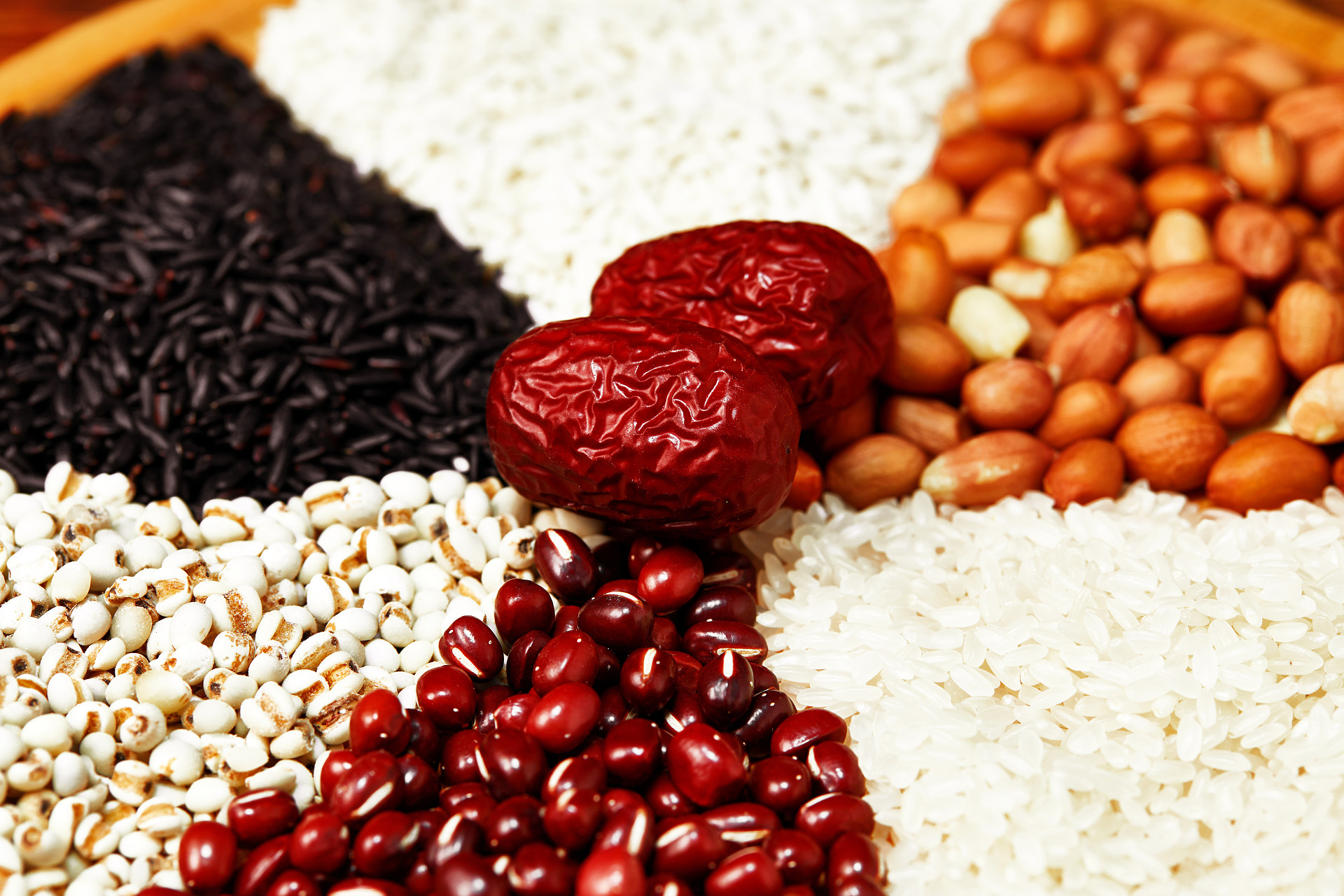 平铺粮食粮食特写粮食拼盘红枣红豆黑米腊八粥腊八节