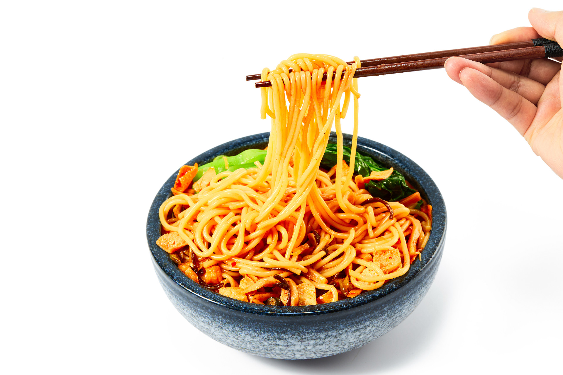 螺狮粉白底红油螺蛳粉一碗螺蛳粉美食手拿筷子