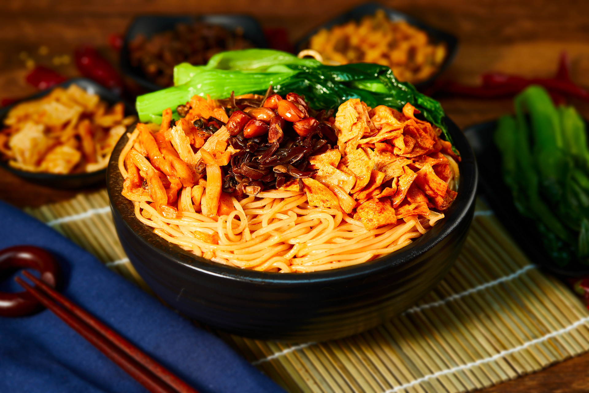 螺狮粉竹帘螺蛳粉一碗螺蛳粉青菜花生海带美食美味