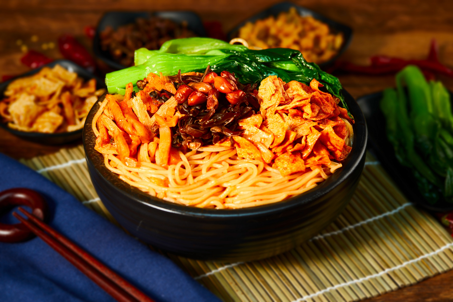 螺狮粉竹帘螺蛳粉一碗螺蛳粉青菜花生海带丰富配菜