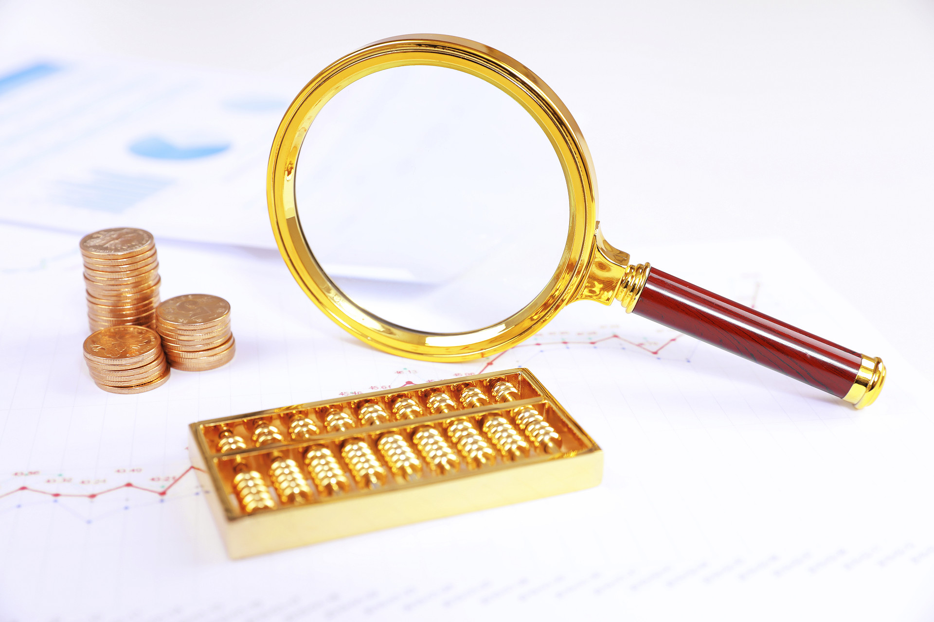 金融监管放大镜竖立放大镜金币硬币统计图算盘金融经济财务