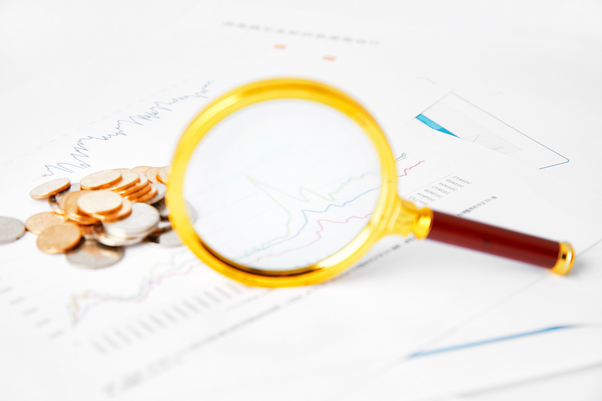 白底放大镜折线图统计图图纸货币硬币银币金币