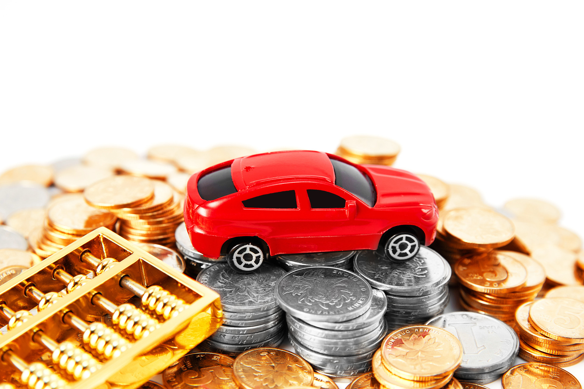 轿车模型金色算盘散落硬币货币硬币银币金币金融经济