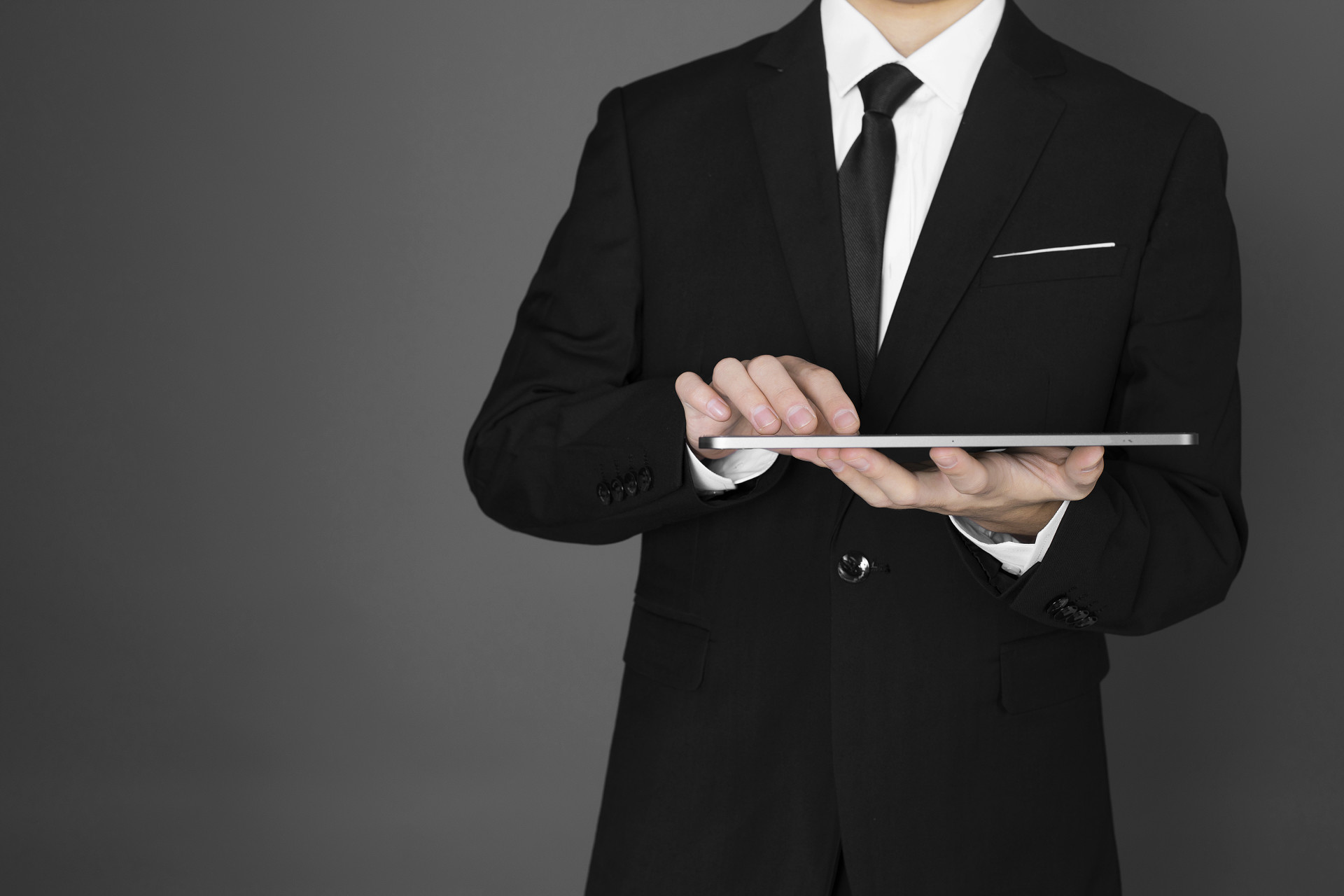 灰底西装职场人物手势职场手势手托平板