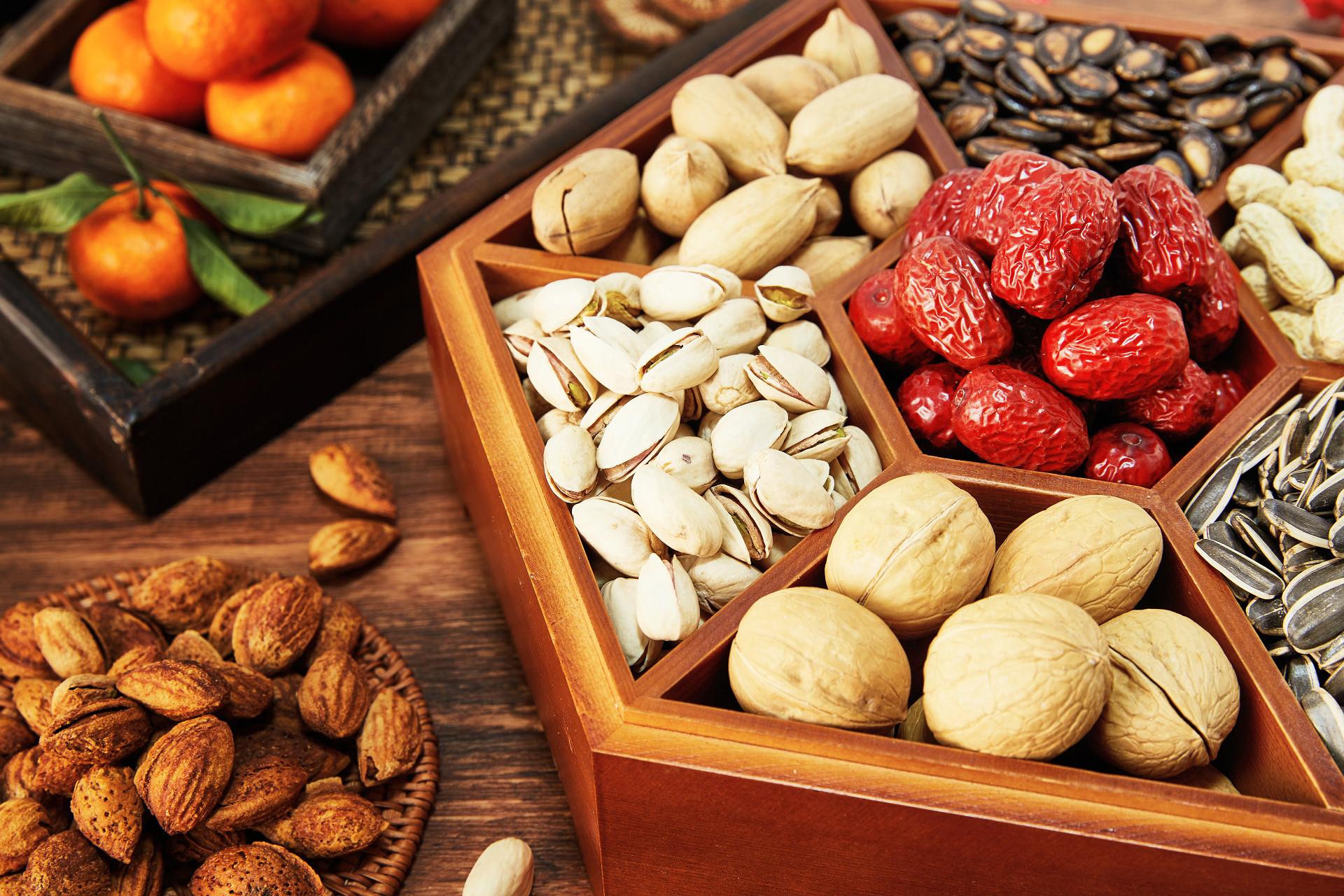 木纹底木盒坚果拼盘坚果组合核桃红枣开心果