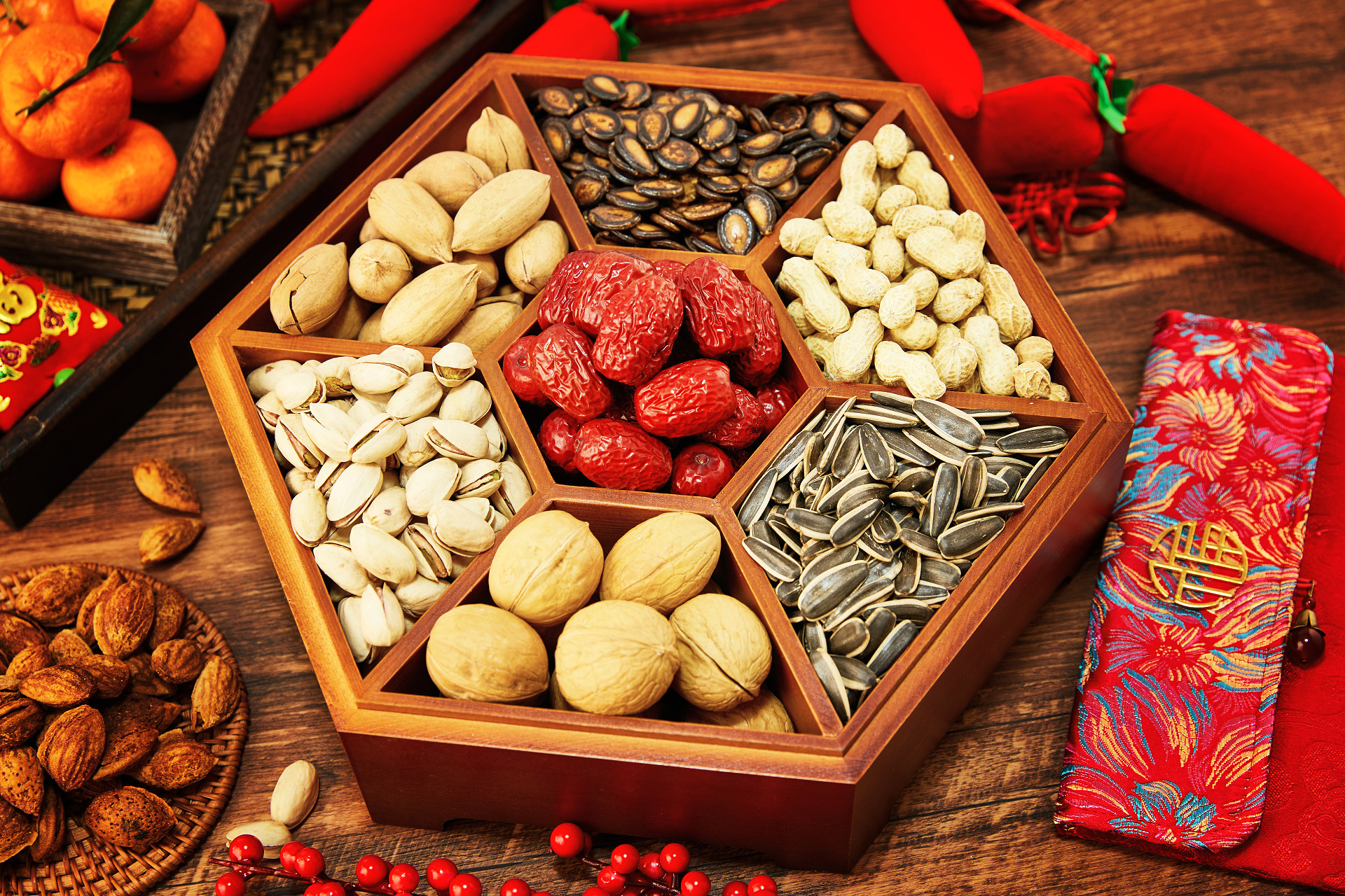 木纹底木盒坚果拼盘坚果组合核桃新春元素