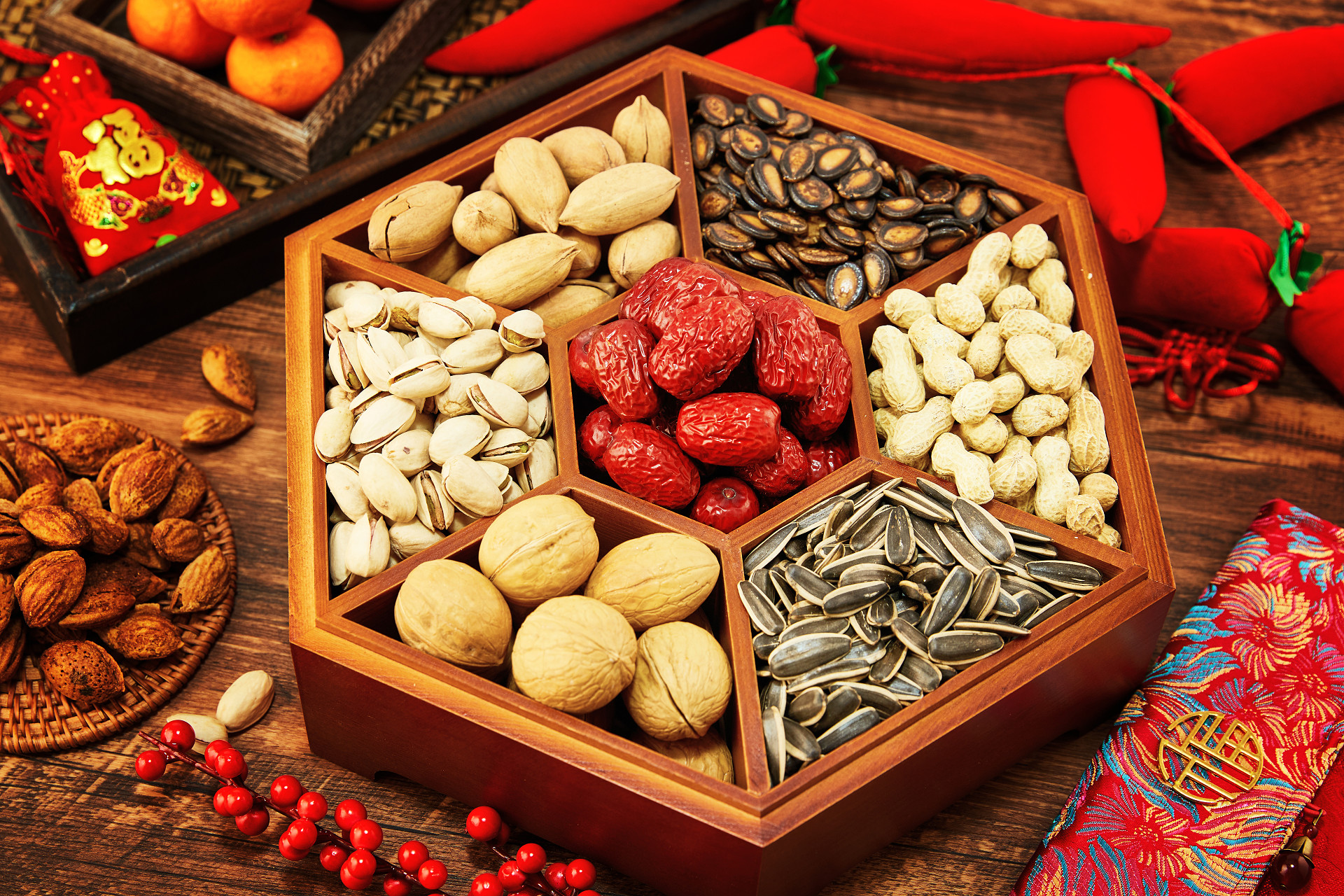 木纹底木盒坚果拼盘坚果组合核桃红枣开心果