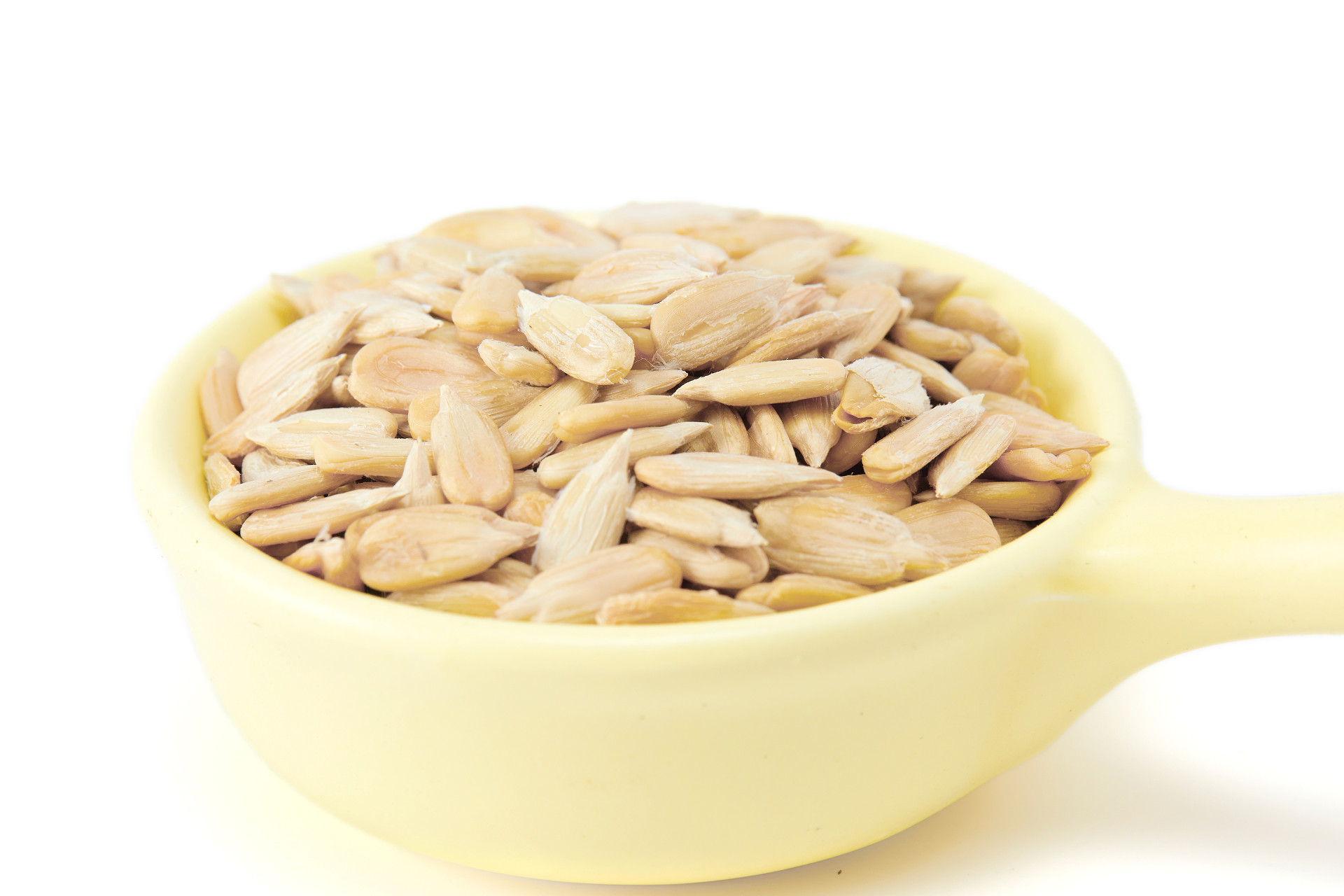 白底黄碗瓜子仁一碗瓜子仁一碗果仁坚果